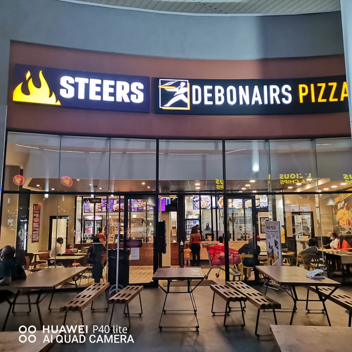 Debonairs Pizza