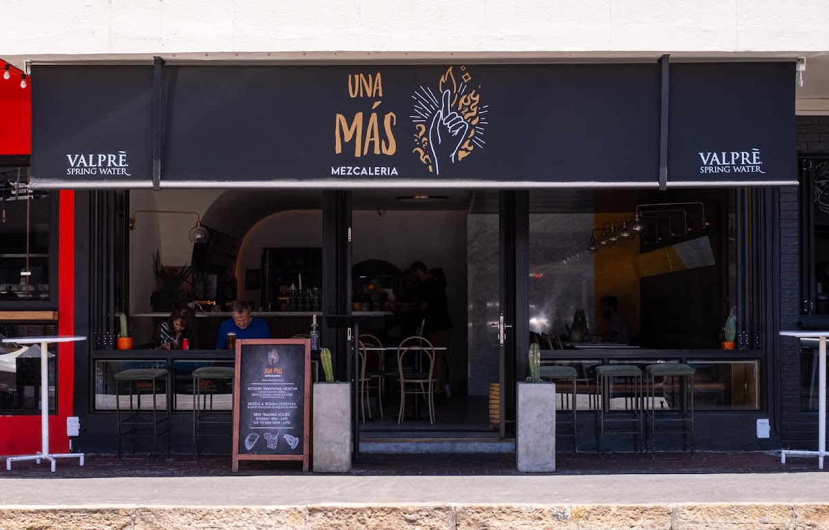 Una Mas - Mezcaleria