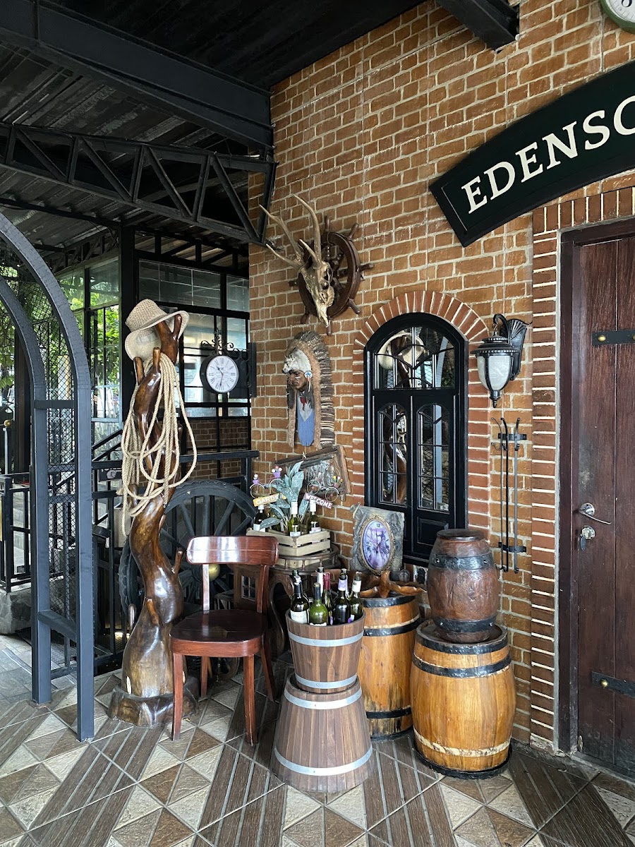 Edensor Café & Resto