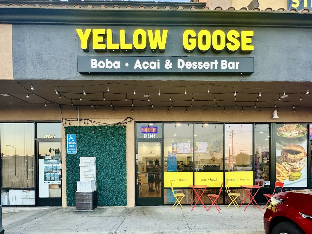 Cafe Yellow Goose