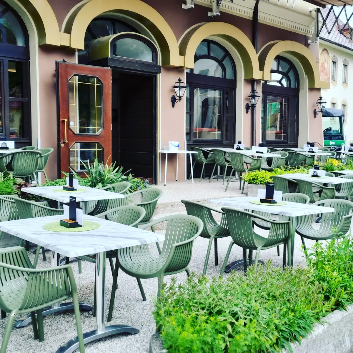 Cafe Zentral, Cafe-Frühstück-Zimmer