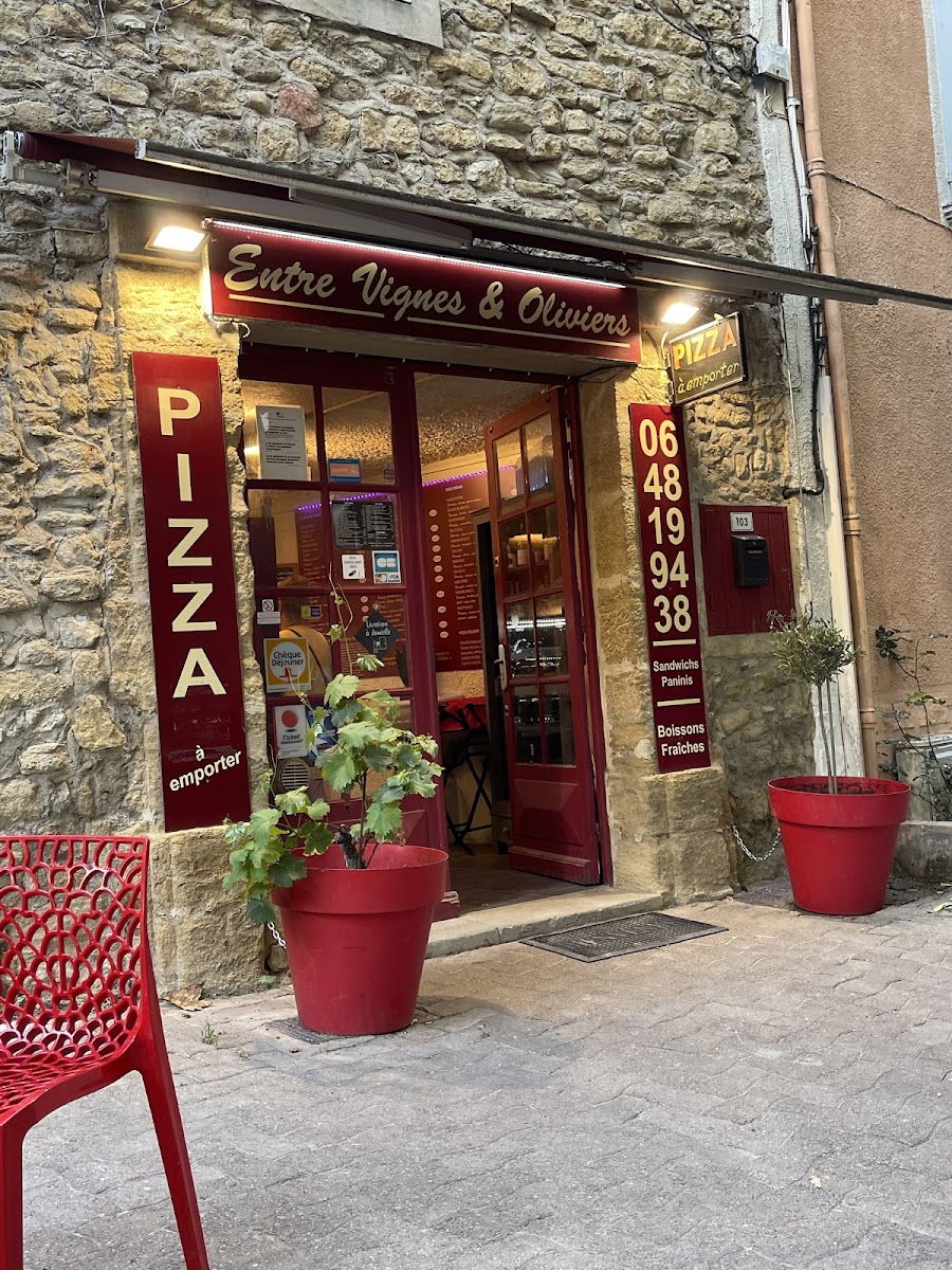 Entre Vignes Et Oliviers