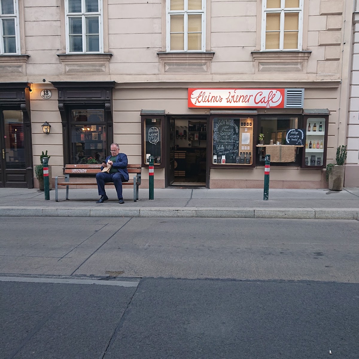 Kleines Wiener Cafe // Toluka Kaffee