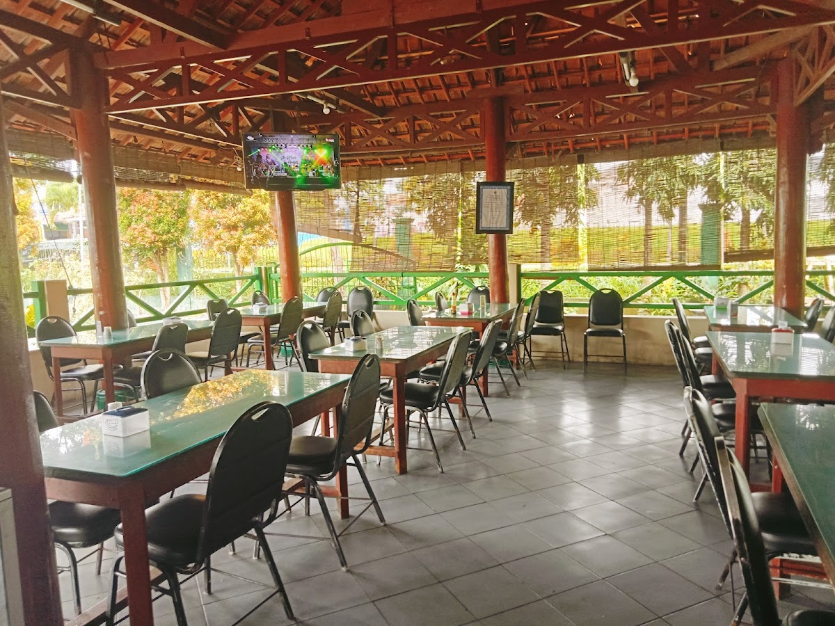 Warung Lesehan Ayam Goreng Pak Sholeh