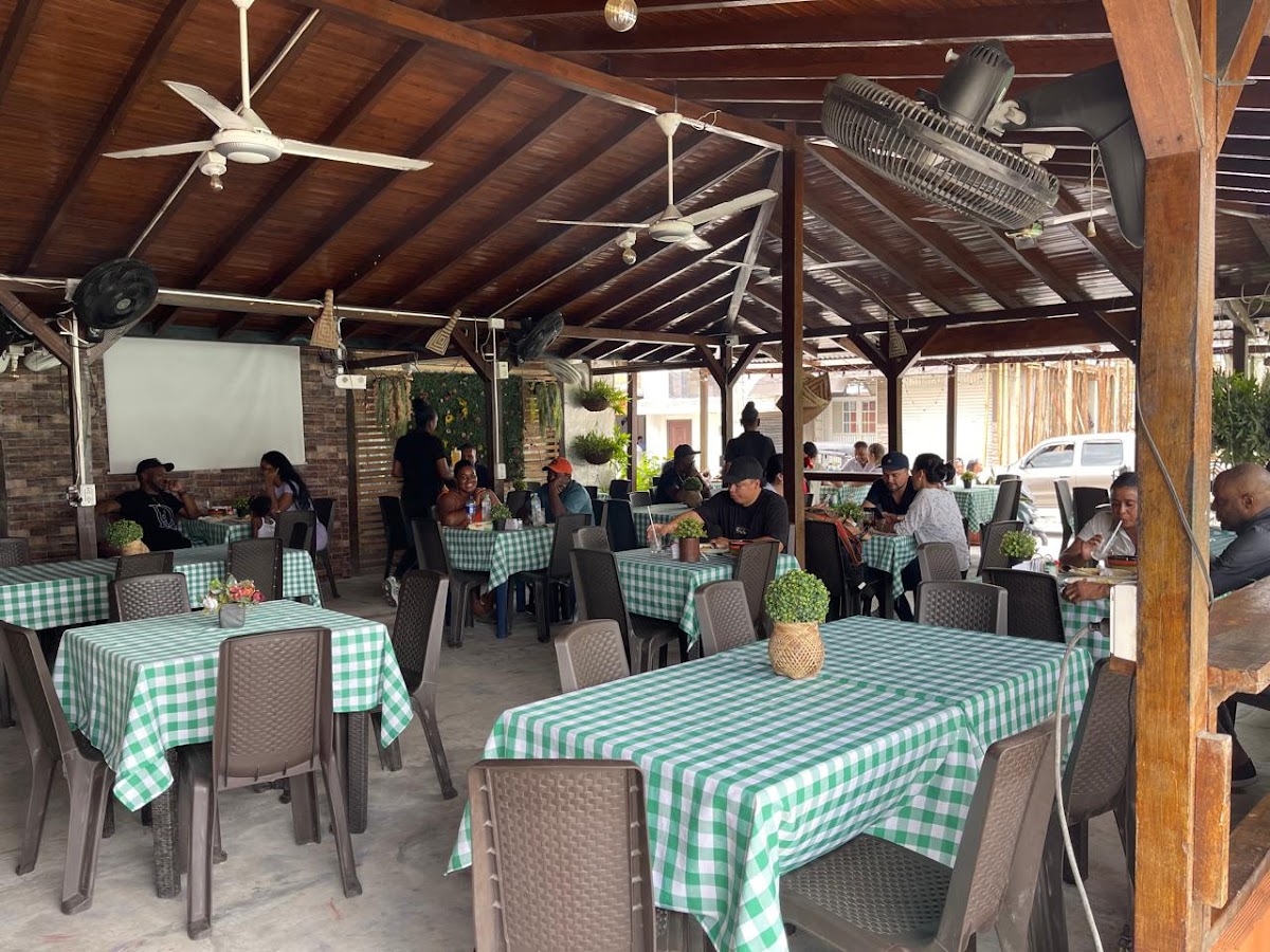 El Gran Jhonny Parrilla La Casona