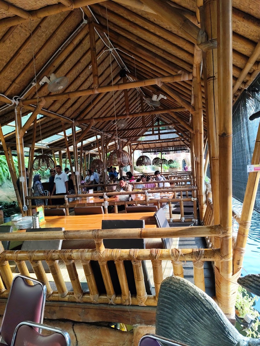 Gurih 7 Bogor Indonesia