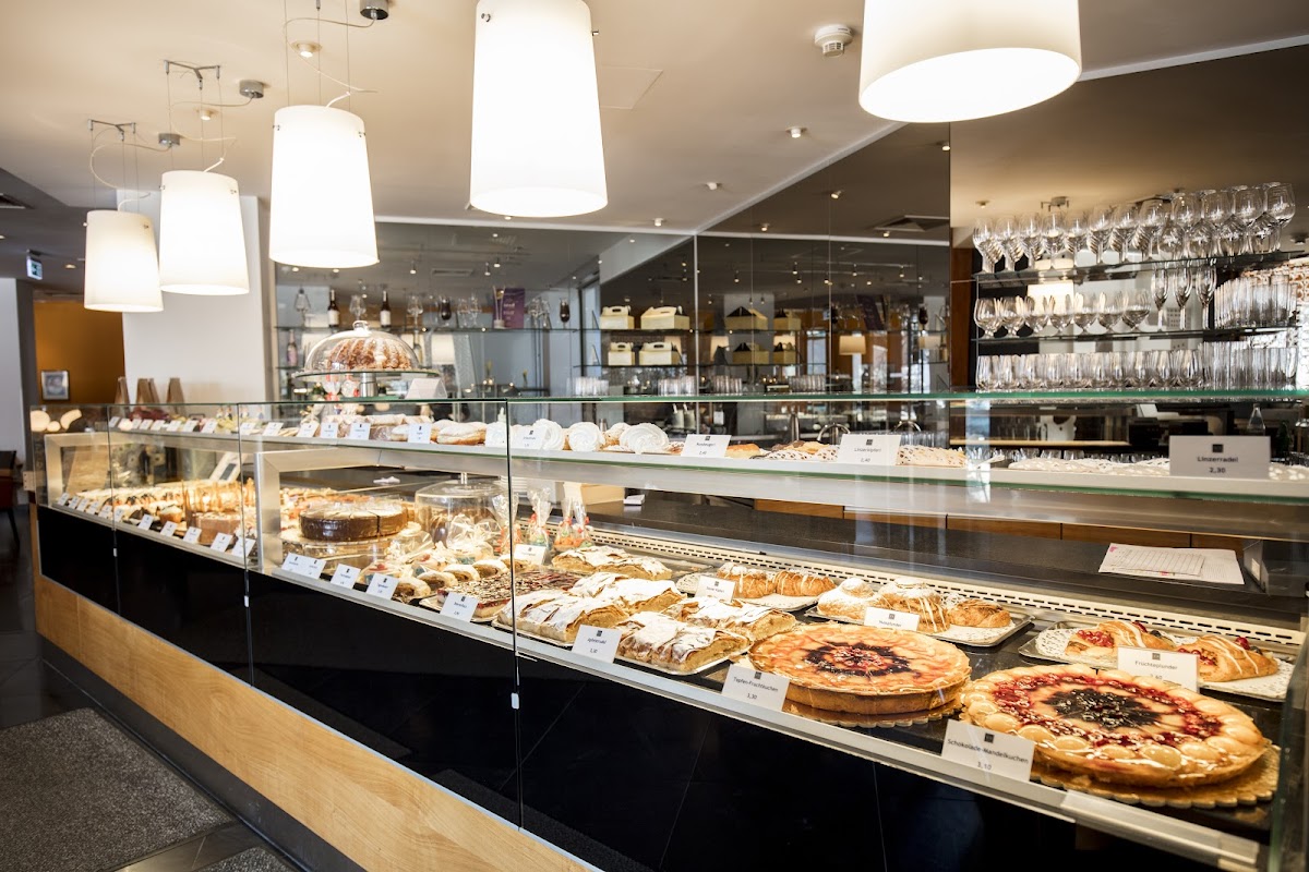 Cafe Konditorei Restaurant im Hotel Warmbaderhof*****