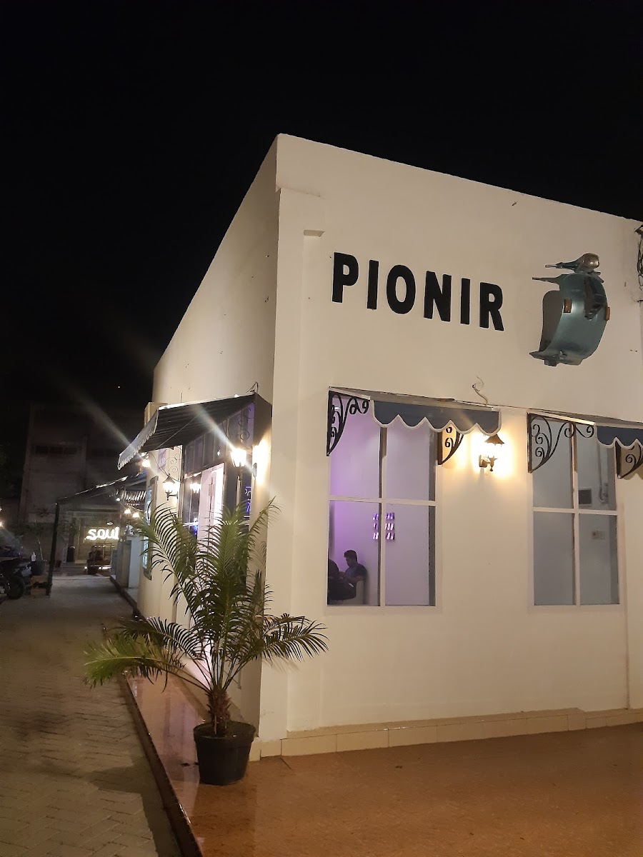 PIONIR COFFEE GARAGE